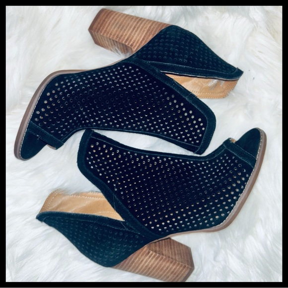 Size 9M Lucky brand Black Larise Perforated Booties. Original Box-EUC - Picture 5 of 10